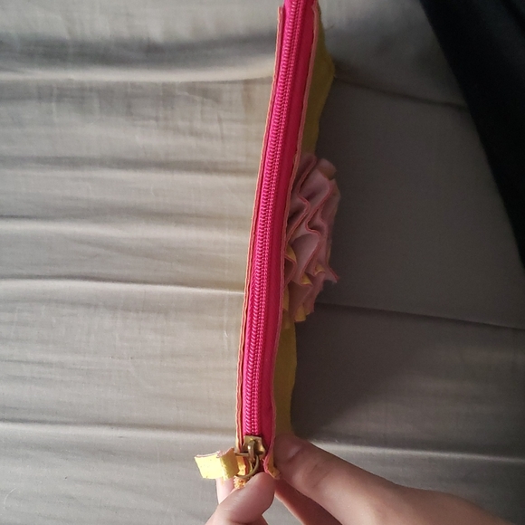 A bag - Picture 4 of 6